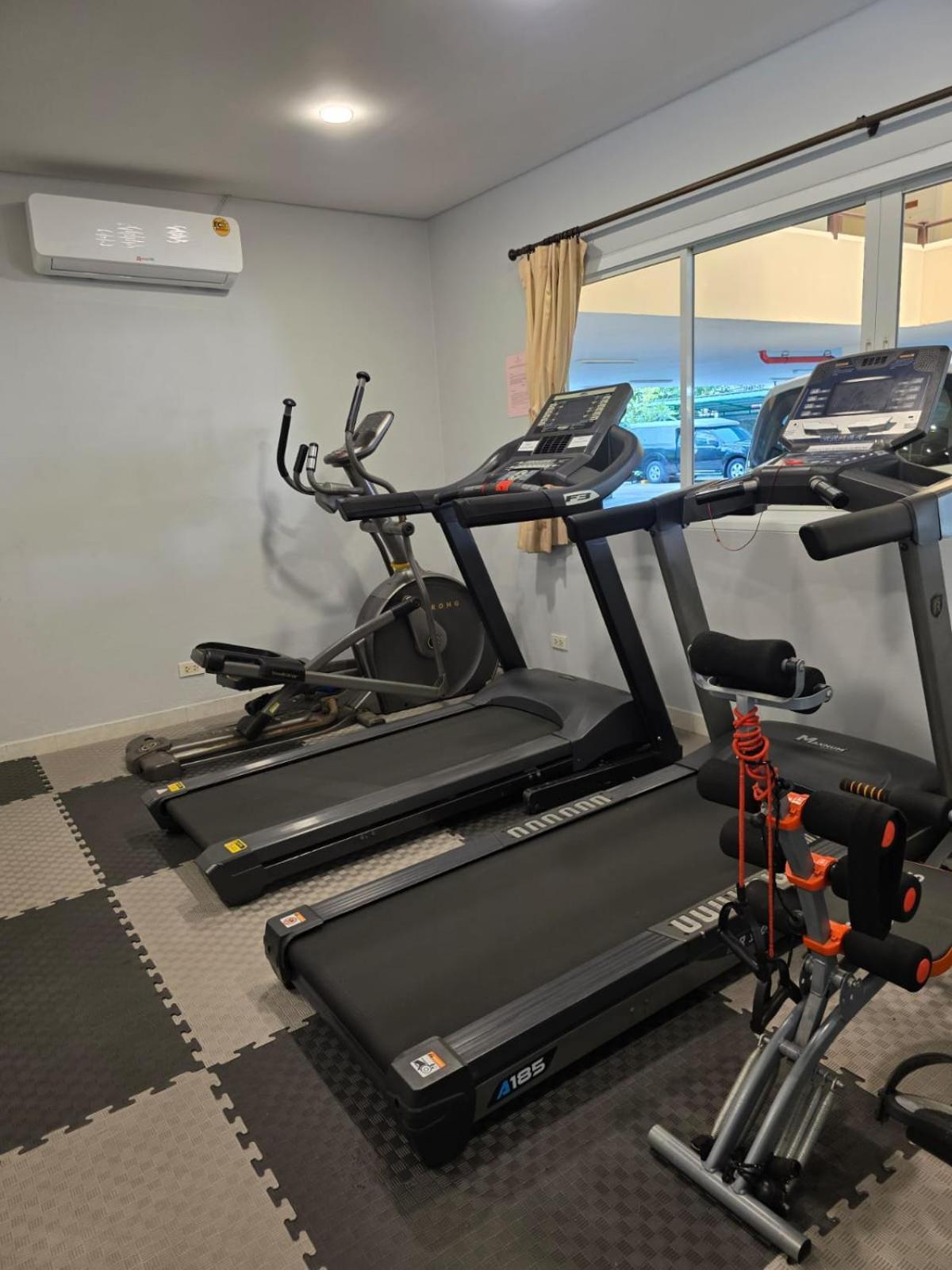 Sitara Place Serviced Apartment & Hotel Бангкок Екстер'єр фото
